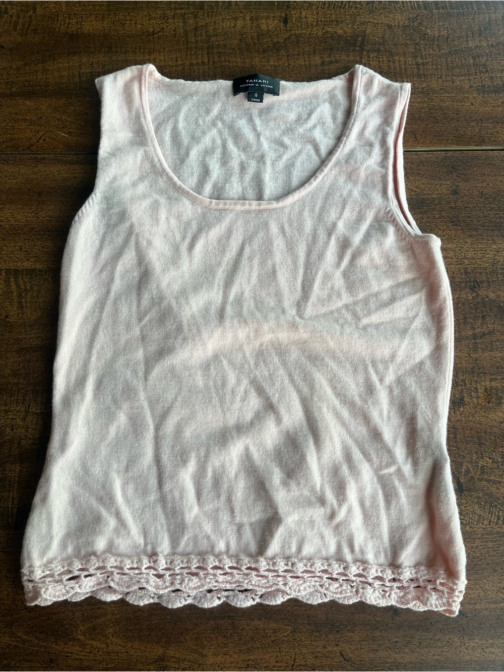 Tahari Arthur Levine 83% Wool Sleeveless Sweater Pink Crochet Hem Balletcore Top